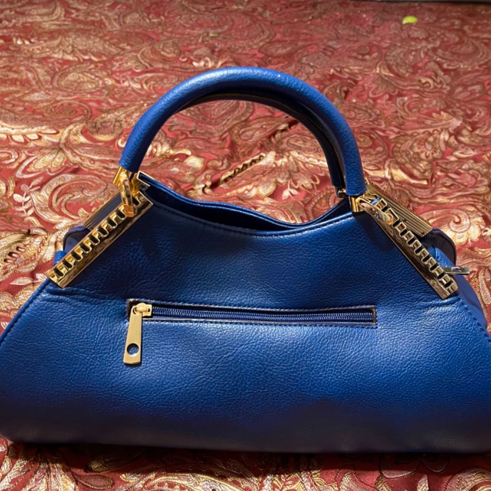 Hangbag - Picture 2 of 2